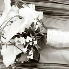 bridesmaids-bouquets-grazia-louise-photography